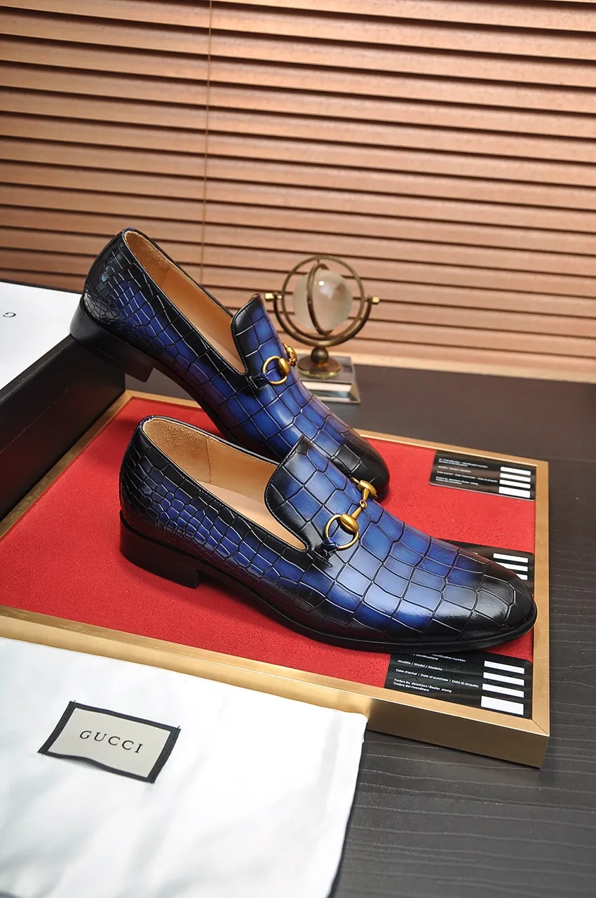 Men's shoes💰560💶Italy's top luxury men's shoe giant (GUCCI) (Gucci) (full cowhide lining) new arrival🍃Original European style🔰 Pleasant to the eye😍In order to make the shoes more durable and non-deformable🌀The production continues to follow traditional methods but there is still no lack of innovation💪Choose original sheepskin for the leather♻️ Smooth and natural And extra bright ⭐Made of imported cowhide, the first choice of rich people 38-45 (45 customized)